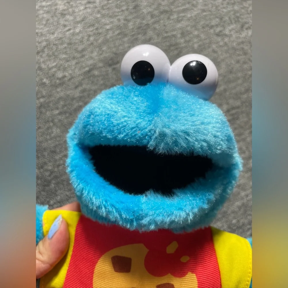 Sesame Street Sing Along Cookie Monster Plush Toy  electronic singing 12" - Picture 7 of 8